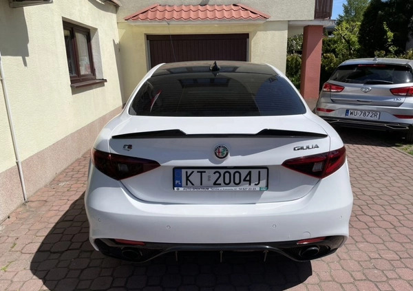 Alfa Romeo Giulia cena 98000 przebieg: 61500, rok produkcji 2018 z Tarnów małe 742